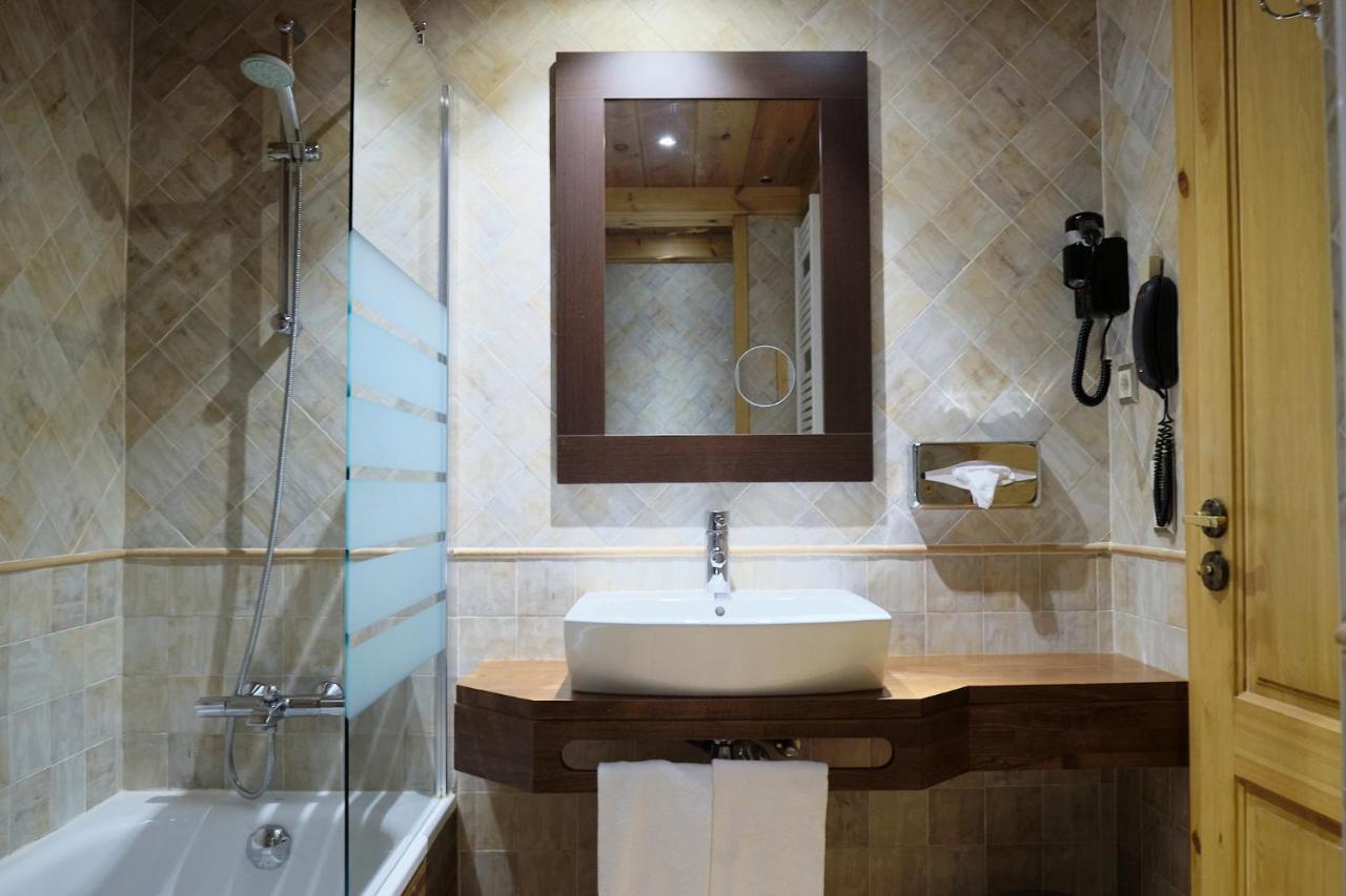 Apartaments Els Llacs Bordes d'Envalira ภายนอก รูปภาพ
